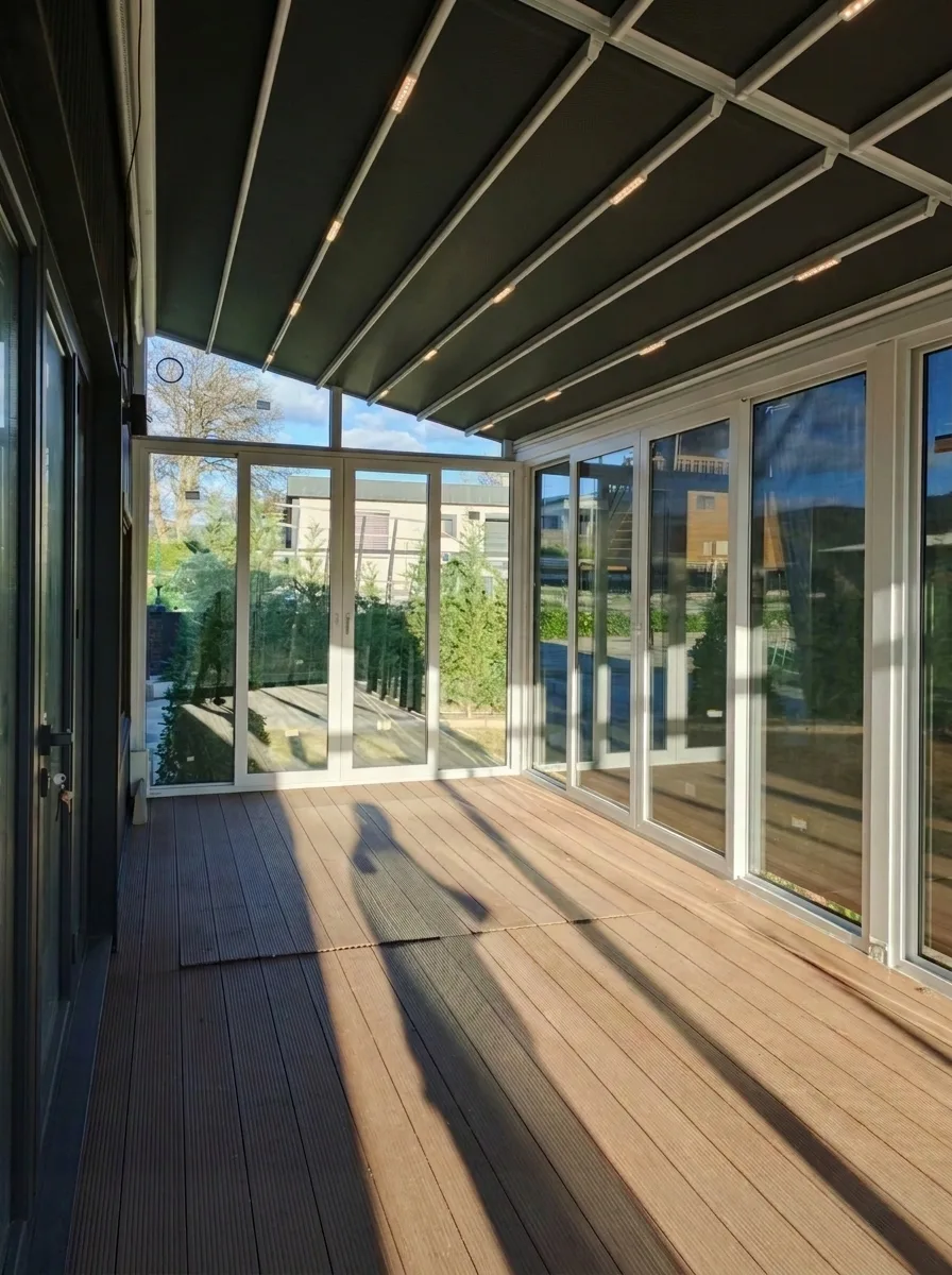 Pergola tente altında sürme cam sistemi uygulaması, proje görünümü 22
